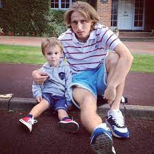Bosnic and modric have two daughters together. Sneakers Nike Air Max 1 Qs Blue Worn By Luka Modric On His Instagram Account Spotern