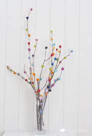 Maybe you would like to learn more about one of these? Wayaiulandia Ramas Decoradas Con Lana Fieltrable Y Mini Jardin Diy Gifts Pom Pom Crafts Crafts