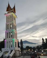 Padang is the capital city of west sumatra, and it becomes the largest city on the western coast of sumatra island. 4 Keistimewaan Kota Padang Yang Harus Kamu Tahu Rental Mobil Padang