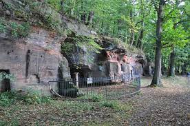 The heidenkirche (pagan chapel) or mithrasgrotte (mithras grotto) at the halberg is quite famous instead the newly founded reichssender saarbrücken (imperial broadcast) erected its buildings. Die Mithras Kultstatte Am Halberg Akihart