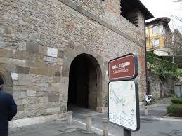 The current structure is typical of the tuscan farm of the late eighteenth century. Porta Sant Alessandro Bergamo Aktuelle 2021 Lohnt Es Sich Mit Fotos Tripadvisor