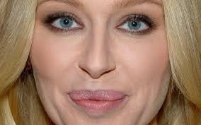 Isabel Adrian romandebuterar