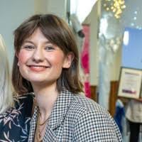 Penny Meek's Instagram, Twitter & Facebook