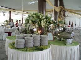Easy Wedding Buffet Ideas 20k Budget Is Enough To Pull A Wedding In Style Wedding Buffet Decoration Buffet Decor Wedding Buffet Table