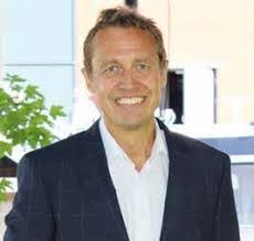 Raul Mohr's Instagram, Twitter & Facebook