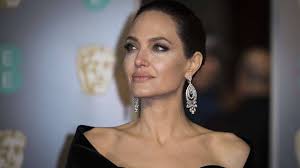 Angelina Jolie Basta Farsi La Guerra Con Brad Pitt