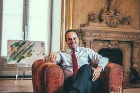 He was born in porto to edgar marciel almeida correia and maria helena guimarães medina. Visao Fernando Medina Seria Melhor O Ps Ter Uma Maioria Absoluta