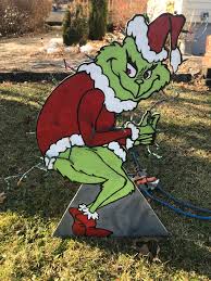 Neighborhood grinch cutting christmas decorations in cumberland. Diy Grinch Christmas Decoration How To Make A Grinch Cutout