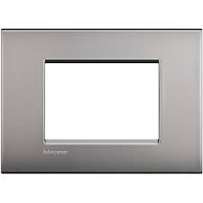 1 2 3 successivo >> visualizzati 1 su 20 (di 48 prodotti). Placca 3 Posti Nichel Satinato Livinglight Air Bticino Lnc4803nk