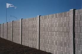 Terus terang saya hanya sebagai pemerhati dalam kerja2 pemasangan konkrit tuang dahulu dan konkrit tuang disitu. Tiang Untuk Pagar Dengan Tangan Mereka Pagar Kampung