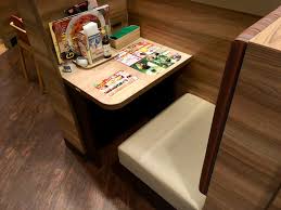 ガストの1人席がある横浜・関内ガストへ行ってみた！コンセントとWi-Fiも利用可能。 - タネマキ