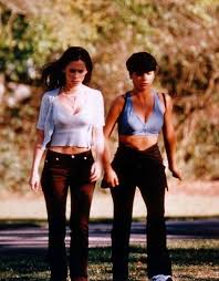 Jennifer Love Hewitt And Sarah Michelle Gellar In I Know What You Did Last Summer Jennifer Love Jennifer Love Hewitt Sarah Michelle Gellar