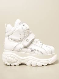 La marque a connu son heure de gloire dans les années 90, avec des chaussures à plateforme démesurées. Buffalo Chaussures Femme Baskets Buffalo Femme Blanc Baskets Buffalo Bfl134814 Giglio Fr