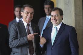 Rodrigo maia desde 2001 coleciona produções autorais como curtas metragens, institucionais, peças publicitárias, documentários Saiba Quem E Rodrigo Maia Tres Investigacoes Por Corrupcao No Stf Seeb Santos E Regiao