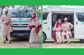 Check spelling or type a new query. Anti Mainstream Pasangan Ini Foto Pre Wedding Di Mobil Jenazah