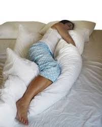 A neutral sleeping position keeps all the bits and pieces in your back in an ideal posture, preventing unnecessary pressure on your discs. How To Arrange Pillows During Pregnancy 5 Tips For Comfortable Sleeping Home Improvement Day