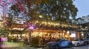 Beşiktaş kartal heykeli, beşiktaş çarşı, beşiktaş sahili kadıköy feribot seferi, barbaros bulvarı. Istanbul Un 5 I Bir Yerde Projesi Meydan Besiktas Acildi