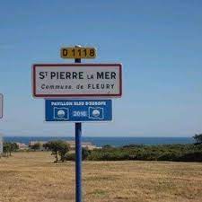 L'été, la plage s'anime grâce à un «espace beach», une bibliothèque de plage, qui vous propose d'emprunter gratuitement un magazine, une bd, et de vous installer sur un transat ou un coussin, à l'ombre de la tonnelle ou en plein soleil afin de parfaire votre bronzage, et de lire en toute tranquillité. Situation Plan Location Vacances Villa 4 Faces Sur Terrain Clos A Saint Pierre La Mer Aude En Languedoc Roussillon