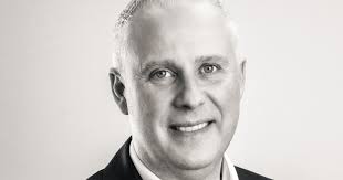 Bolighus-direktør retter kraftig kritik: