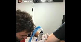 'a primeira vez que a gente. Sandy Filma O Marido Lucas Lima Fazendo Tatuagem E Ele Faz Piada De Dor Cacete De Agulha Purepeople
