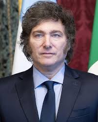 שאלה למי שביצע ניתוח לייזר בעיניים.. שלום, עברתי ניתוח לאסיק בעין ימין לפני  כשנה, היה לי בסה"כ 2- צילינדר ולא הייתי זקוקה למשקפיים. (עברתי ניתוח בשמאל  לפני 11 שנים כשהיה לי מס'