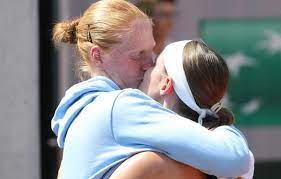 Tennis australia acknowledges that the ao is held on aboriginal land and we extend our respects to the traditional owners, their ancestors and elders past, present and emerging and to all first nations people. Greet Minnen Gets A Big Hug From Alison Van Uytvanck After She Places The Last Qualifiers At Roland Garros