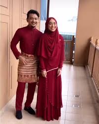 Baju kemeja wanita polos warna merah maroon modern baju kemeja wanita polos warna merah maroon lengan panjang modern model terbaru cantik modis kami jual harga murah di toko online shop atau olshop topkeren com. Sape Baju Raya Tema Warna Maroon Koleksi Baju Akak