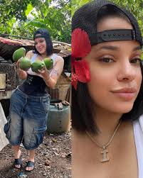 La Insuperable hasta para tumbar aguacates en su campo con su faja 😂🇩🇴  #lainsuperable #dominicana