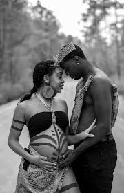 Black And White Couple Maternity Shoot Pin On Engagement Pictures Couples Pictures