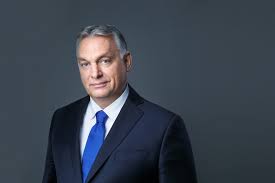 A miniszterelnök találkozott a magyarországra érkező menekültekkel, sokukkal pedig beszélt is. Orban Viktor