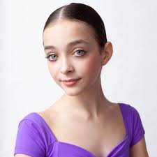 Clara Riggs's Instagram, Twitter & Facebook