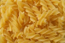Non rientra, dunque, nella lista dei cibi proibiti per i cani. I Cani Possono Mangiare La Pasta