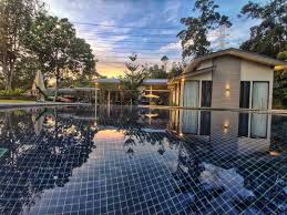 Located in greenery lush of hulu langat, beringin cabin provides comfortable place to stay for group of families or friends. Nouri Glass Villa Hulu Langat Home Facebook