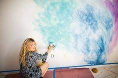 Aquarell Wandfarbe Wohnung Gestalten Wischtechnik Regenbogen Look Aquarell Wande Wandbild Wand Wandfarbe