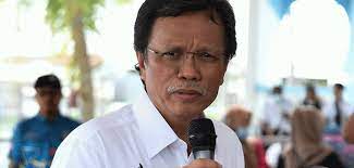 Menurut sumber, ahli parlimen semporna itu menyatakan beliau kecewa tidak dapat menarik sokongan ahli parlimen gabungan parti sarawak. Shafie Questions Claims He Is A Pti