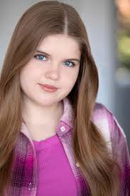 Elena Murray's Instagram, Twitter & Facebook