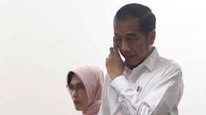 Joko widodo lebih dikenal dengan sebutan jokowi. Bukan Joko Widodo Nama Jokowi Sebelum Jadi Presiden Dan Ini 3 Saudaranya Yang Sulit Muncul Di Tv Tribun Timur