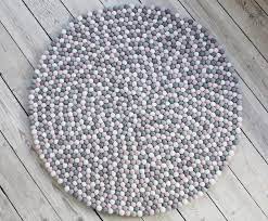 Ysyspuj teppich fußball kugel sport feuer wasser die pflegeleichtigkeit und langlebigkeit machen diesen umweltfreundlichen teppichboden für das schlafzimmer zu einem wahren wert. Wollteppich Mixed Color Wooldot Rund Hohe 23 Mm Filzkugel Teppich Reine Wolle Beidseitig Verwendbar Wohnzimmer Online Kaufen Otto
