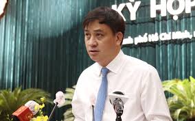 Ông có trình độ chuyên môn kỹ sư xây dựng, thạc sĩ kỹ . Hrnreeaqkuk Ym