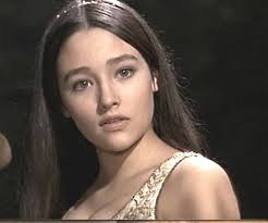 Olivia Hossey fue para mi la mejor actriz joven que interpretó a Julieta  Caputeto para mi la mejor versión del clásico " Romeo y Julieta" fue  realizado en los lugares donde sucedieron