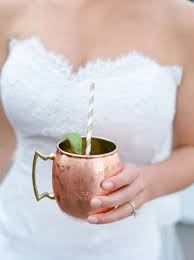 Para celebrar el octavo aniversario de bodas o bodas de bronce, puede iniciar la cena o ceremonia con una frase como en este día de nuestro octavo aniversario, debo confesarte que durante nuestra relación me he enamorado muchas veces, tantas como años llevamos casados. Pin En 8 Anos Bodas De Bronce