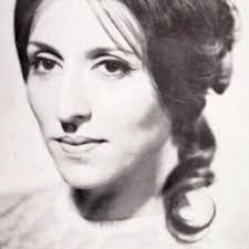 عبر الحلو و حيا نوادر فيروز arab celebrities beautiful flowers beautiful