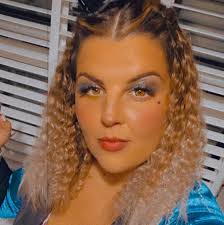 Nail appointment tomorrow pls can I have bow ideas i have almond shape xx