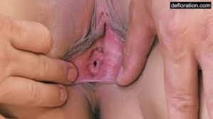 Le meilleur femme depuceler porno collection en ligne ici à voilaporno.com. Elle Se Fait Depuceler La Bouche Et La Chatte