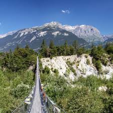 Helvetia), officieel de zwitserse bondsstaat (ook wel zwitsers eedgenootschap of zwitserse confederatie; Roadtrip Zwitserland Italie En Frankrijk Bhutanbrucke Susten In Zwitserland Bhutanbrucke Zwitserland Susten Natural Landmarks Instagram Landmarks