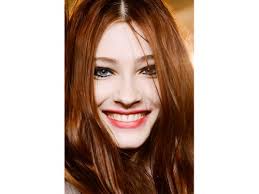 Caldi e avvolgente, i cinnamon hair (capelli cannella) si ottengono dall'equilibrato mix di nuance che vanno dal castano al rosso rame, uniti a . Capelli Ramati A Chi Stanno Bene E Tutte Le Sfumature Da Copiare