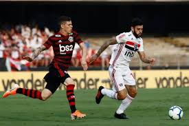 O flamengo não encontrou a menor dificuldade para manter a liderança do campeonato brasileiro série a. Sao Paulo Goleia O Flamengo Em Grande Jogo No Maracana