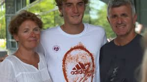 Stefanos tsitsipas page on flashscore.com offers livescore, results, fixtures, draws and match details. Stefanos Tsitsipas Posts A Heartfelt Thank You Note To His Parents Tennis Tonic News Predictions H2h Live Scores Stats
