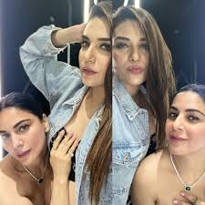 Kundali Bhagyas Shraddha Arya Touches Co-Star Anjum Fakihs Breast In  Latest Pic; Netizens React | Movies News - News18