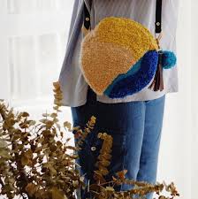 My One Of A Kind Bag The Front Of The Bag Is Made Out Of Yarns Of Different Colors And Sizes Using Punch Needle Bac Dokuma Desenler Nakis Desenleri Desenler